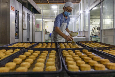 联合早报-中国国庆中秋长假将至 中纪委要求不得违规收送月饼