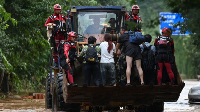 半岛电视台-致命降雨和山体滑坡迫使中国北方大规模疏散