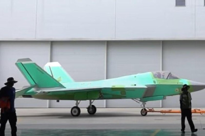 联合早报-中国首次公开歼-35机库与歼-35A绿皮机