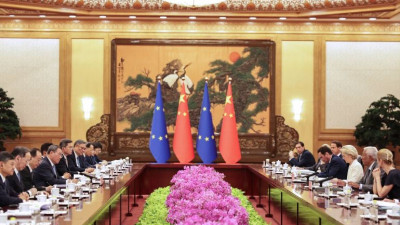 半岛电视台-中国与欧洲在美国退缩之际引领绿色能源转型