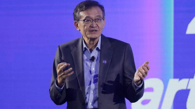 半岛电视台-特朗普呼吁英特尔首席执行官因其与中国的关系而立即辞职