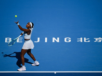 半岛电视台-可可高芙在中国网球公开赛上逆转战胜贝琳达本西奇