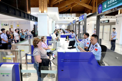 联合早报-下午察K字签证倒计时 中国网民忧印度人抢饭碗