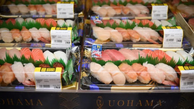 半岛电视台-中国因外交争端升级将暂停进口日本海产品