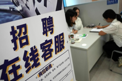 联合早报-中国8月非在校青年失业率创新高