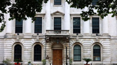 半岛电视台-英国因北京拒绝提供信息而推迟对中国驻英新使馆的裁决