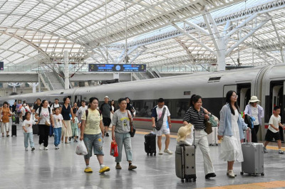 联合早报-高铁超员致停运40分钟 中国铁路部门呼吁乘客勿买短乘长