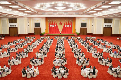 联合早报-多名中国将领集体缺席建军98周年招待会