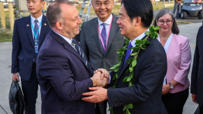 半岛电视台-中国强烈谴责美国向台出售武器以及领导人赖清德访问夏威夷