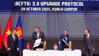 半岛电视台-中国与东盟在特朗普关税背景下签署强化版自由贸易协定