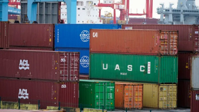 半岛电视台-中国出口商争分夺秒地抢在特朗普上任之前交付货物