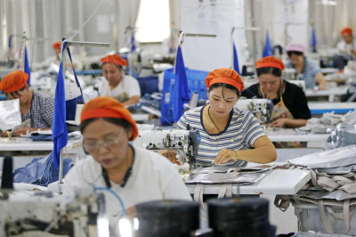 联合早报-中年裁员老年上岗 强制社保催化中国职场代际困局