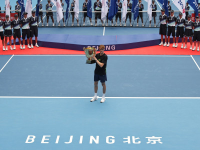 半岛电视台-辛纳击败勒纳钱赢得中国公开赛冠军