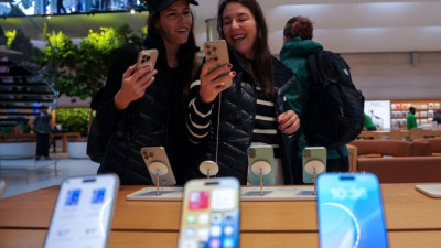 半岛电视台-得益于苹果 印度超越中国成为全球最大手机制造国