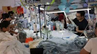 半岛电视台-特朗普的关税措施给中国工厂造成负面影响