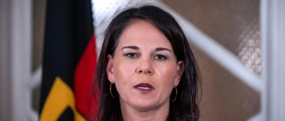 “这一幕传遍全球”，德外长尴尬了