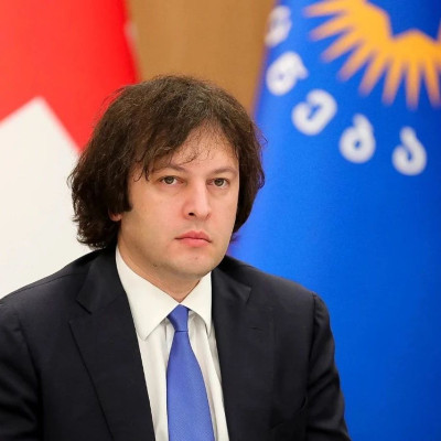 格总理放话：总统必须离职