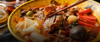 卖麻辣烫的东北人，上海买下一栋楼