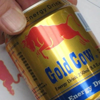 两头「红牛」，斗个没完