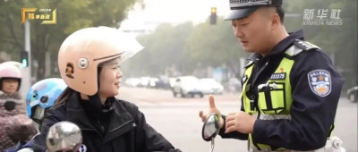 送出3000顶头盔后事故率下降近3成，为他们的“柔性执法”点赞！