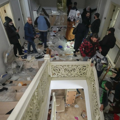 “枪炮声没停过，我们就算找个渔船也要离开”