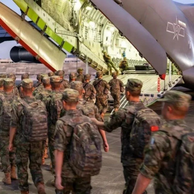 中方部队飞抵印尼