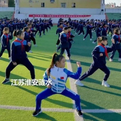 谁家小学生，广播体操打军体拳啊？