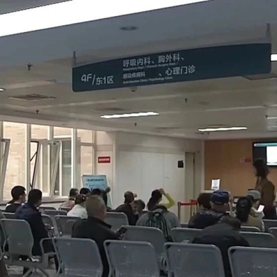 天气转凉“咳咳咳”不停？“万能镇咳药”要慎用