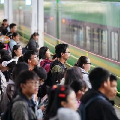 火车票永远难买？12306的发展是一部