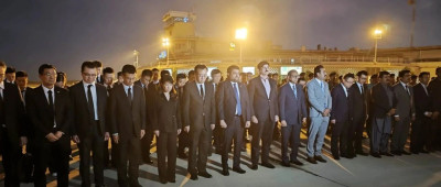 仪式现场，全体默哀