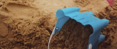 沙滩上不要随便挖洞，里面暗藏着杀机