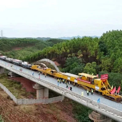 直达边境城市，这条高铁开始铺轨！