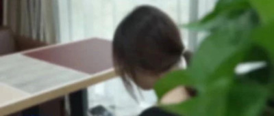 留学生被“控制” 40多天，吃饭学习全程“直播”