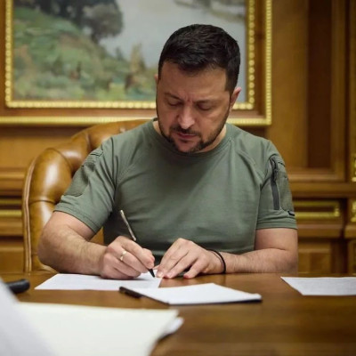 泽连斯基签署了！