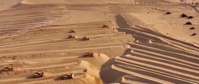 塔克拉玛干沙漠，戴上“围脖”有多难？