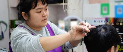因为“听得懂话”，这个女理发师火了