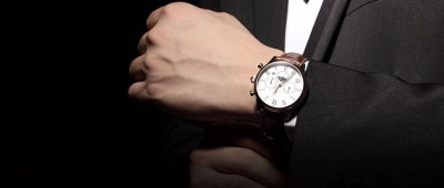 卖一只手表，相当于亏一辆保时捷