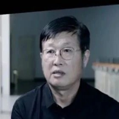 几毛钱的回扣也不放过！他将学生餐费揣进个人腰包