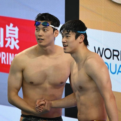 游泳世界杯上海站开赛，中国游泳队首日4破纪录