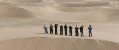 在“沙漠之城”种下一万多亩树！这群退役老兵，做到了！