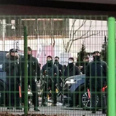 逮捕尹锡悦人员，同警卫发生肢体冲突