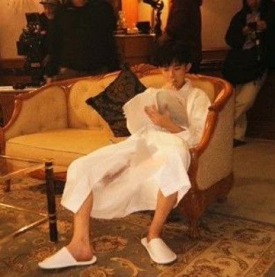 热搜爆了！公司解约，剧组发声，男演员最新回应