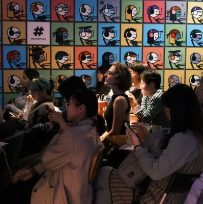 “学术酒吧”火了，年轻人为何爱在酒吧聊学术？