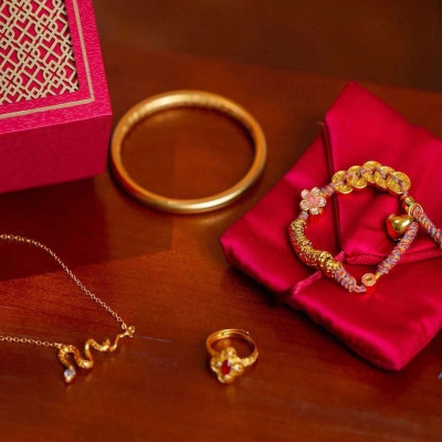 月入几千，买几万块的黄金镯子，这届年轻人太疯狂了！