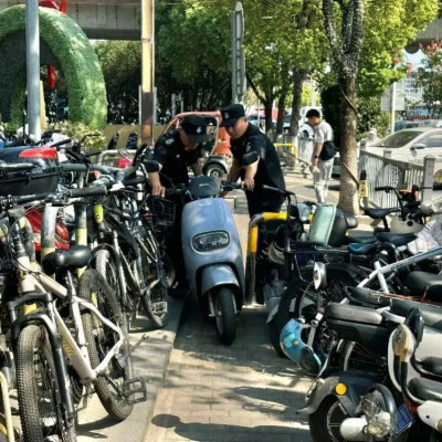 5000辆车涌向地铁站，非机动车“围城”咋解