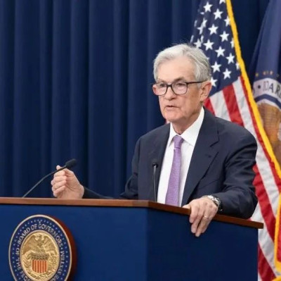 如期降息25个基点！美联储主席：总统无权撤我的职