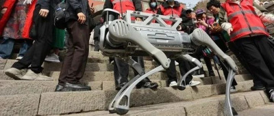 机器狗现身泰山盘道，网友评论亮了！