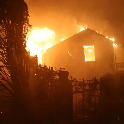 视频：火势完全失控，宛如“世界末日”