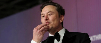 马斯克转发中国无人机视频：傻子还在生产F-35呢