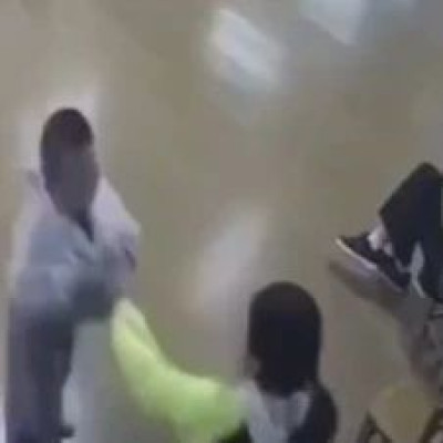 视频曝光！竹签扎嘴、提腿倒立……幼师被指虐童，最新通报